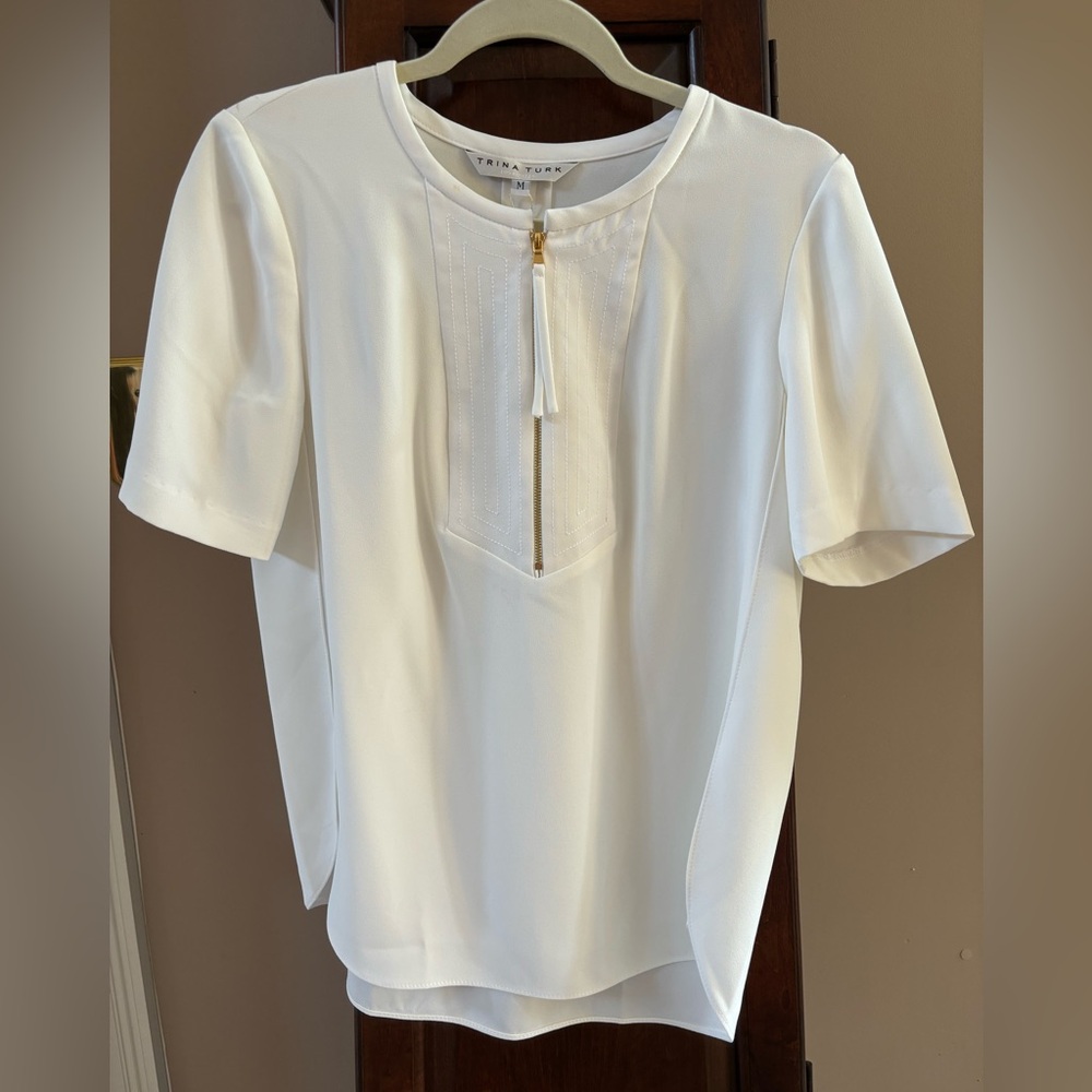 Trina Turk blouse, M, front zip with tassel, NWT, small stain on collar